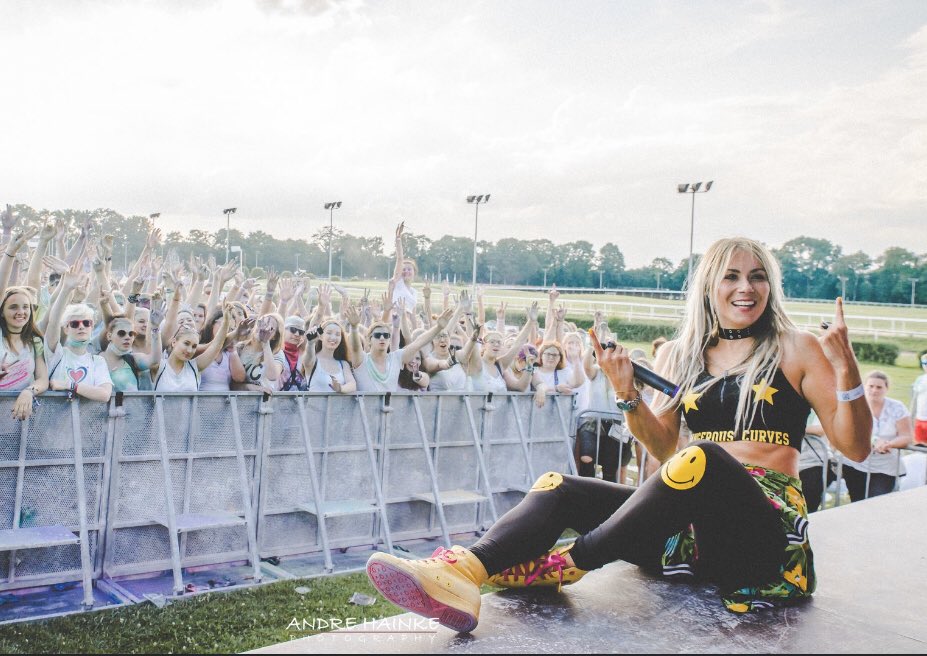 Alle Hände hoch für <a href="/Anie2Elements/">Anie 2elements</a> 🙌, am 08.Feb.2020

Das Motto für Samstag bei Schlaraffenklang presents 2Elements im <a href="/NeueWelt/">Neue Welt</a> ob der Tauber presented by <a href="/cleverfitness/">Cleverfitness</a> <a href="/Tauberbischofsh/">Tauberbischofsheim</a> 

 Meet &amp; Greet mit 2elements verlost!