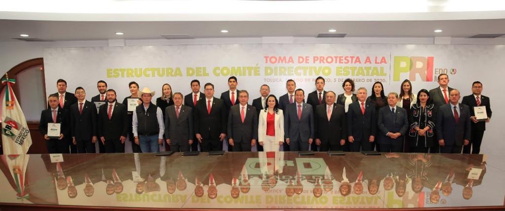 AlejandraDMV's tweet photo. Aquí está un equipo de mujeres y hombres, que han dado resultados en distintas encomiendas y distintas circunstancias. De lealtad probada. Que asumen el compromiso y la responsabilidad, de dejar la piel y el corazón por este partido y por su militancia que lo exige y lo merece. https://t.co/7e61oVgwjj