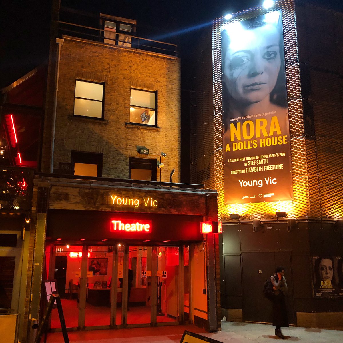 AnnaRussMartin's tweet image. Opening night and my birthday. What a day. #youngvic #nora