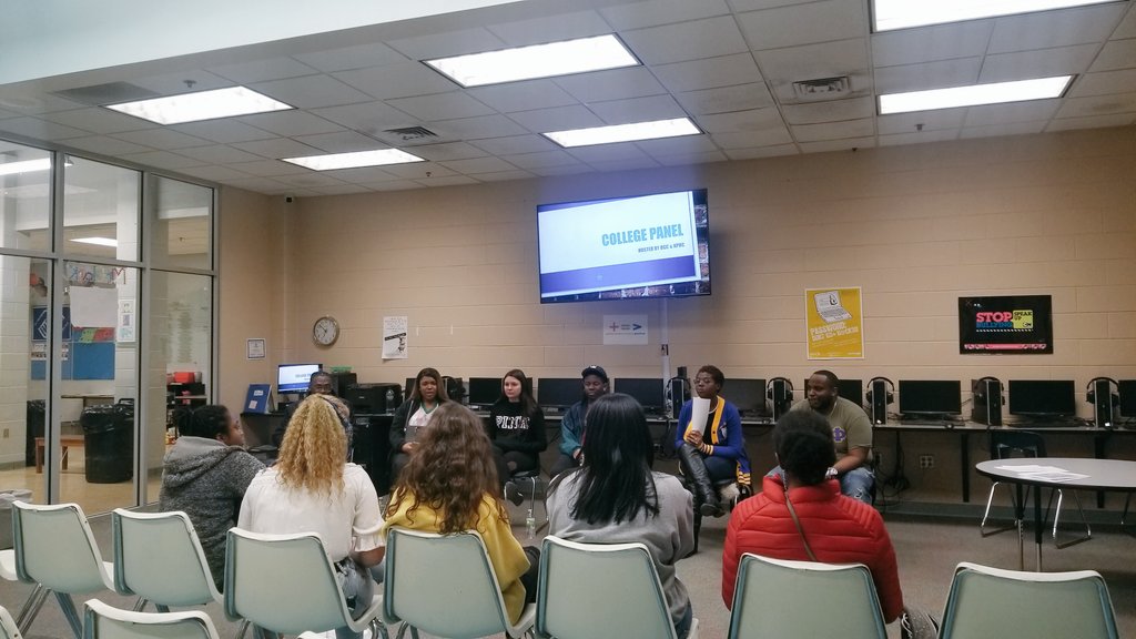ClubMHK's tweet photo. Tonight we had our first #WeOwnFridays event and it was a blast! With the College Panel, 3v3 Basketball Tournament, Relationship talk and Mario Kart competition our teens got a chance to see what The Club is all about! Thank you to all the multicultural organizations for helping! https://t.co/N1b8RT2NHZ