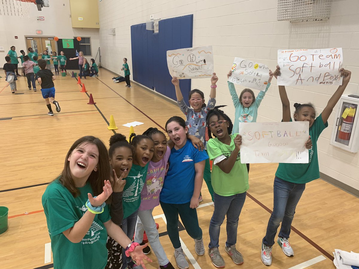ARES_MrsDP's tweet photo. Could not be prouder of these Jets who cheered their hearts out for their classmates! Countless high fives, pats on the backs, and deafening cheers! Teamwork at its finest! #teamsoftball #wearebriercreek @bces_pta @BrierCreekES #bcesOLYMPICS https://t.co/uDsATwY5Rg
