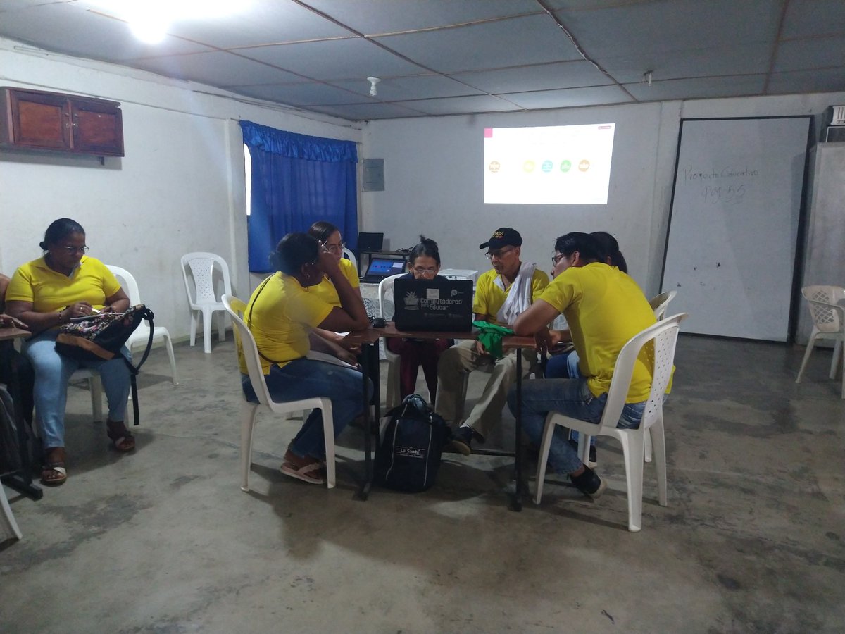 YISELACASTILLOR's tweet photo. Jornada pedagógica SIEE ,Ema Troncoso Rabelo en Arenal Bol@PTA. https://t.co/I6WfUsKToH