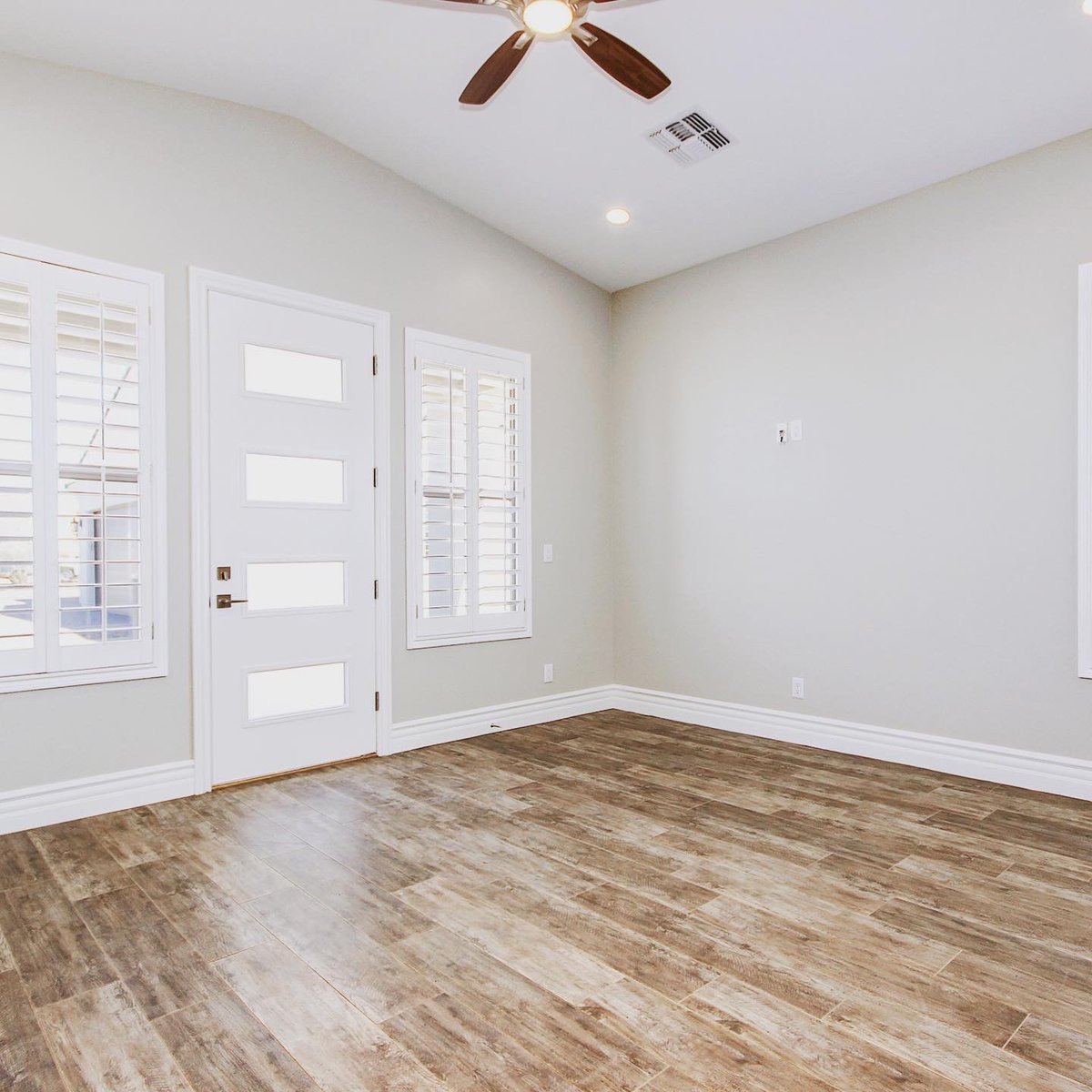Too many walls can shrink a house. When you’ve got limited square footage, opt for an open floor plan and a high ceiling to keep things spacious! 

#customhomes #customhomebuilders #casita #motherinlawsuite #openfloorplan #homedesign #designideas