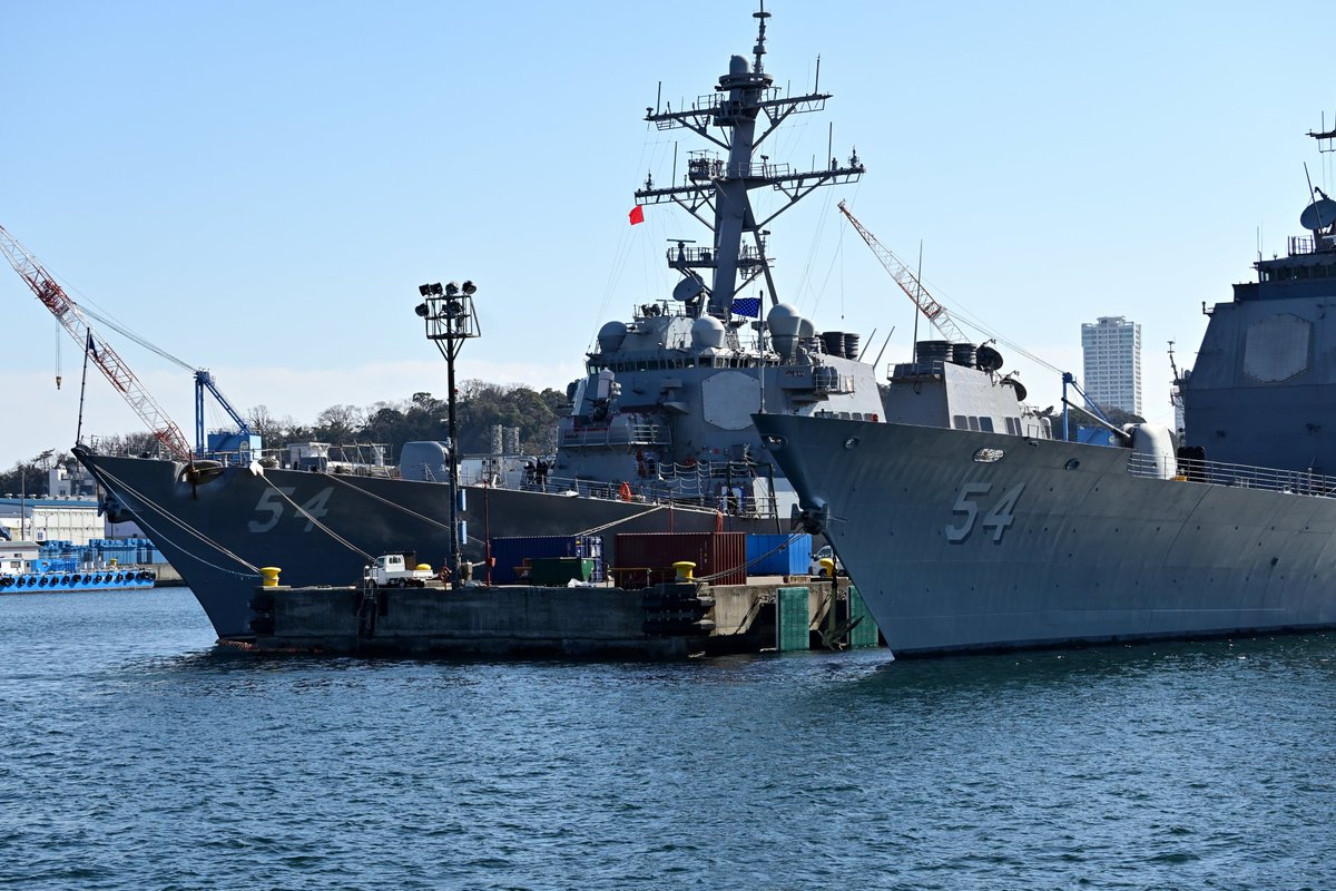 Kaneyan24 昨日の横須賀 アメリカ海軍イージス艦 タイコンデロガ級ミサイル巡洋艦 と アーレイバーク級ミサイル駆逐艦 横須賀 横須賀軍港めぐり Cg54antietam Ddg54curtiswilbur