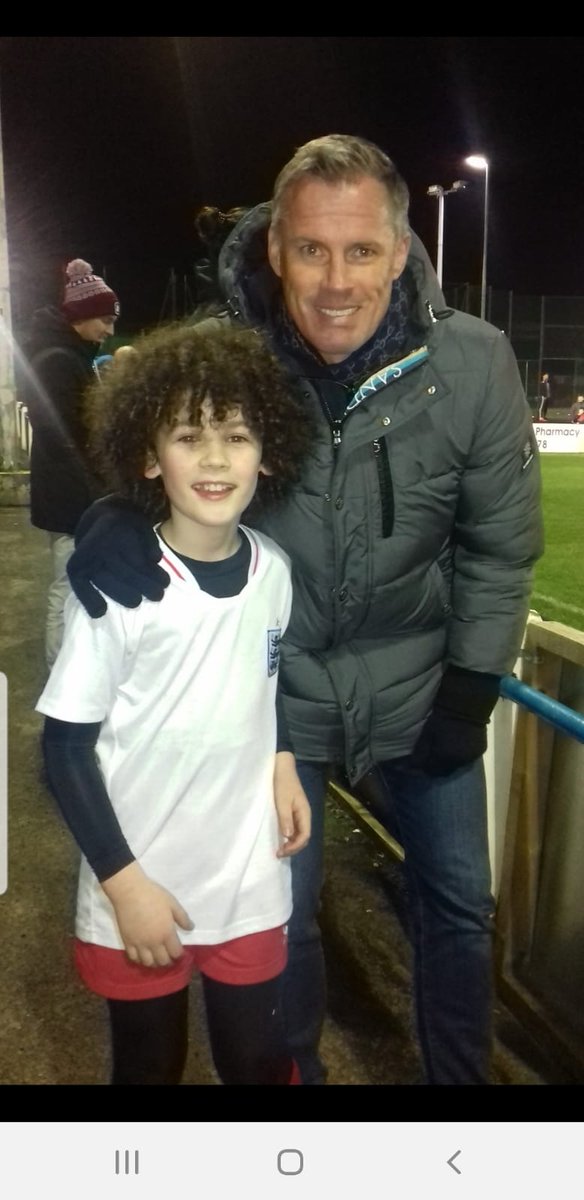 SRDC2019's tweet image. 🔴So kind of @SkySports &amp;amp; @LFC legend @Carra23 to take the time to have some photos with our boys after their training session 📸

The lads were made up, and so were some of the mums 😂🤩⚽️ #SRDC #WeOnlyDoPositive