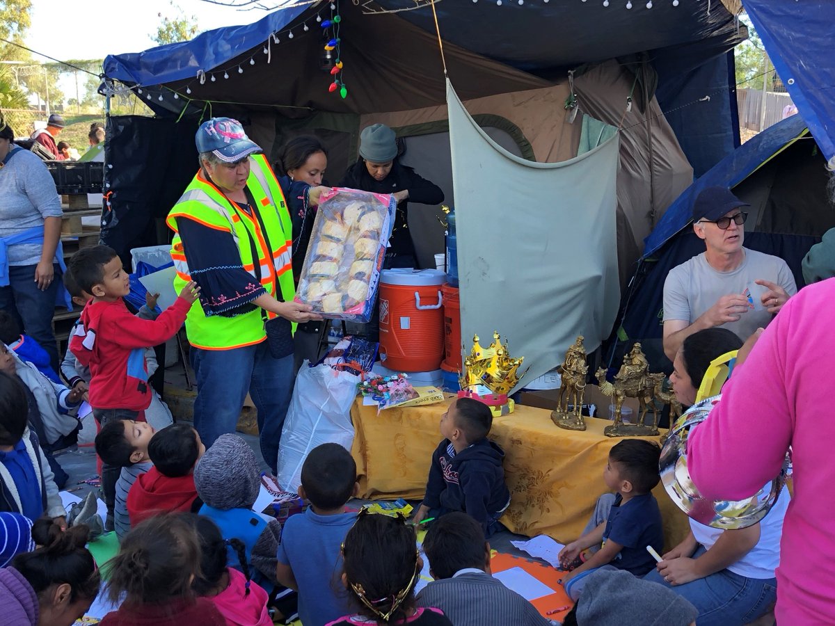 Volunteers taught at the Escuelita de la Banqueta (Sidewalk School), where a few hundred children gathered to hear stories, read books, do art projects, and celebrate holiday, El Día de Los Reyes Magos (Three Kings' Day).