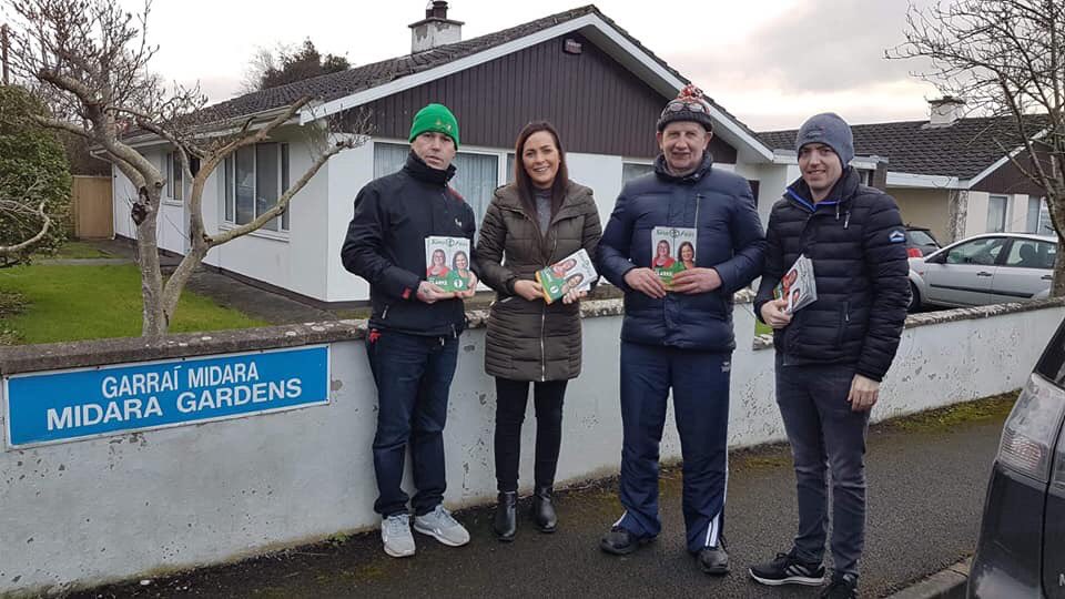 Positive response on the campaign trail in Longford today for Sinn Féin’s Sorca Clarke, an area with historical links for Tyrone republicans as the constituency where Martin Hurson was a candidate while on hunger strike in 1981. 

#VótáilSinnFéin #GE2020 🗳