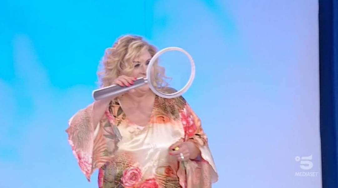 Piccola_Summer8's tweet photo. Si è fatta una certa, dove sono i cantanti in gara? #Sanremo70 #Sanremo20 https://t.co/AIxezsp2fR