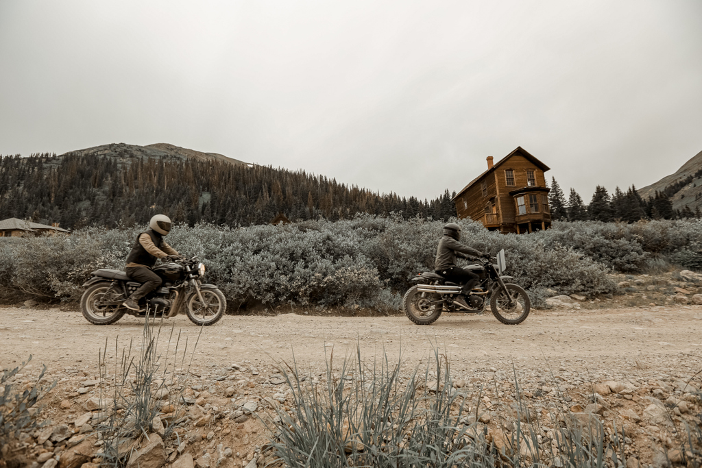 danner's tweet photo. At 11,200 feet, exposed to high winds, avalanches and brutal low temperatures, the ghost town of Animas Forks is not a place for those of a delicate nature. To learn more about this rugged and desolate area, head over to https://t.co/bFLCjWo3UC. #readmeta https://t.co/VQlL4SHhat