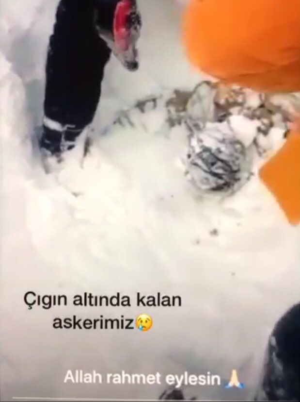 MustafaAtc53's tweet photo. "Şahadetin içerisinde kurşunla şehadete yürümek de var, donarak şehadete yürümek de var. #bunasılacı Rabbim şahadetinizi kabul eylesin.. #Rize #GecmisOlsunVan #KenetlendikBeraberiz #vatansağolsun #VATAN #bayrak #karadeniz #rize #vanbahcesaray #vançığ #Van @birisikyak1 https://t.co/3t5PvJ3Kn2