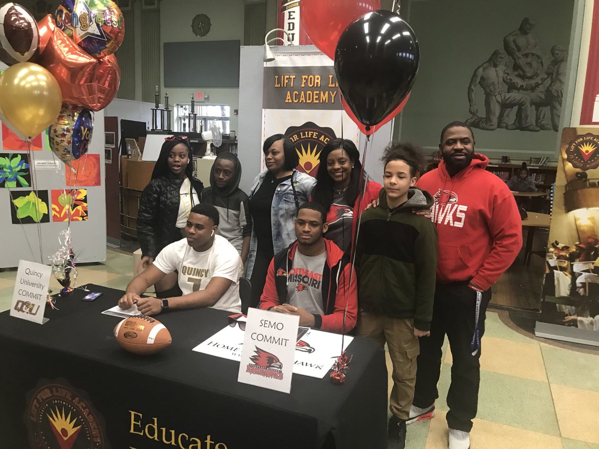 LiftFootball's tweet photo. #NationalSigningDay2020  #weupnext #congratsLFLAseniors #webelieve https://t.co/PCI1EO1rNk