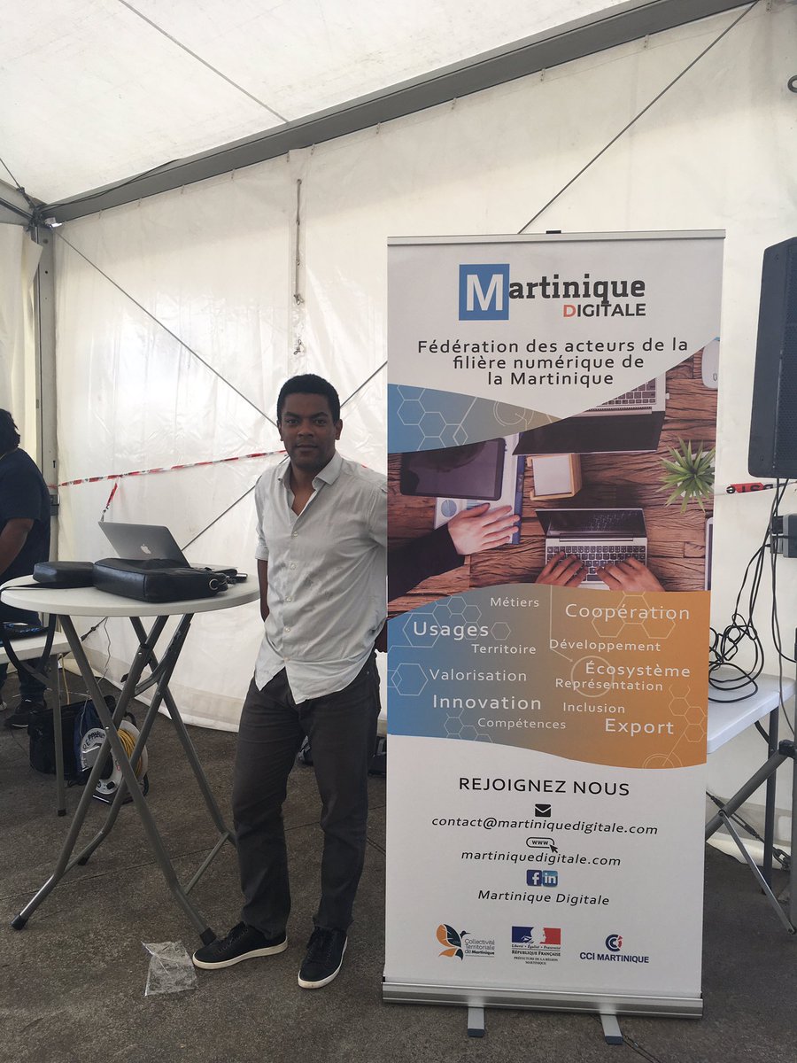 972Digitale's tweet photo. 🟡🔵 le salon #Formeo2020Martinique a débuté aujourd’hui et @MartiniqueDigi1 a répondu présent ☝️au stand « Pole numérique » nous avons pu échanger avec de jeunes étudiants sur le potentiel de la filière numérique en #Martinique
#FiliereNumerique #formation https://t.co/cPgZR85iwb