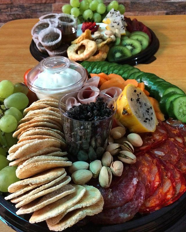 WaykaVE's tweet photo. Una reunión en casa es la ocasión ideal para llamarnos y deleitarte con nuestras hermosas y deliciosas Bandejas. 📲04143847000

#caracas #ccs #venezuela #igerscaracas #igersccs #cateringcaracas #eventosencaracas #caracasgourmet #deliverycaracas #Wayka… https://t.co/AWUfSJGwbb https://t.co/RTO8Xr0QWy