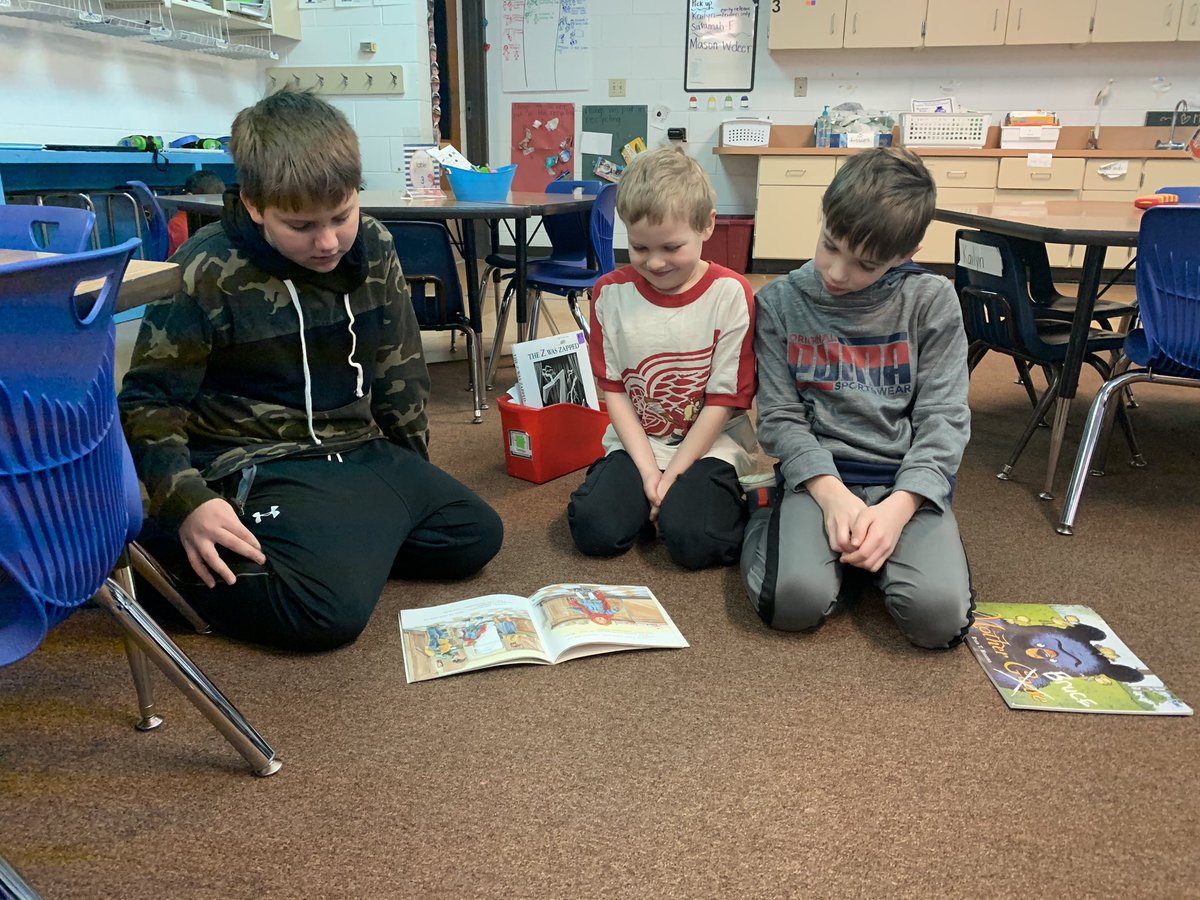 mrsdellar_'s tweet photo. Thank you 5th grade, Mrs. Schmanski, and @Timothy_C_Lee  for celebrating #WorldReadAloudDay with us 📕 #TigerPride @AlconaTigers https://t.co/QGEkPyoB6a