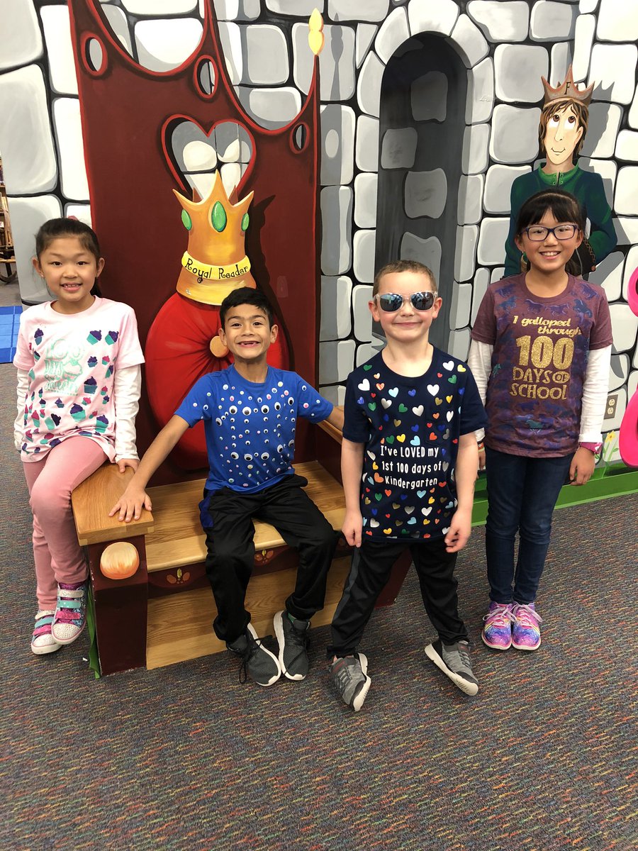 Fields_Library's tweet photo. Happy 100 day of school! Kicked off the day with our parade. @NISDFields #FieldsLegends #100thDayOfSchool https://t.co/aV2GB5s7Jd