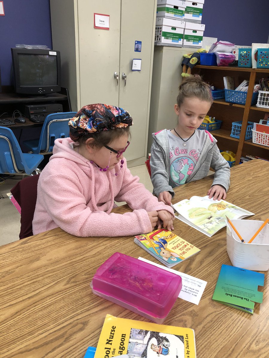 3rd grade &amp; 1st grade book buddies!  First graders were dressed for the 100th day of school.  <a href="/VanceCoSchools/">Vance County Schools</a> <a href="/AYCOCKSCHOOL/">Aycock Elem School</a> <a href="/sfletch/">Susan Fletcher</a> #weareaycock <a href="/FontanetTracey/">Tracey Fontanet</a>