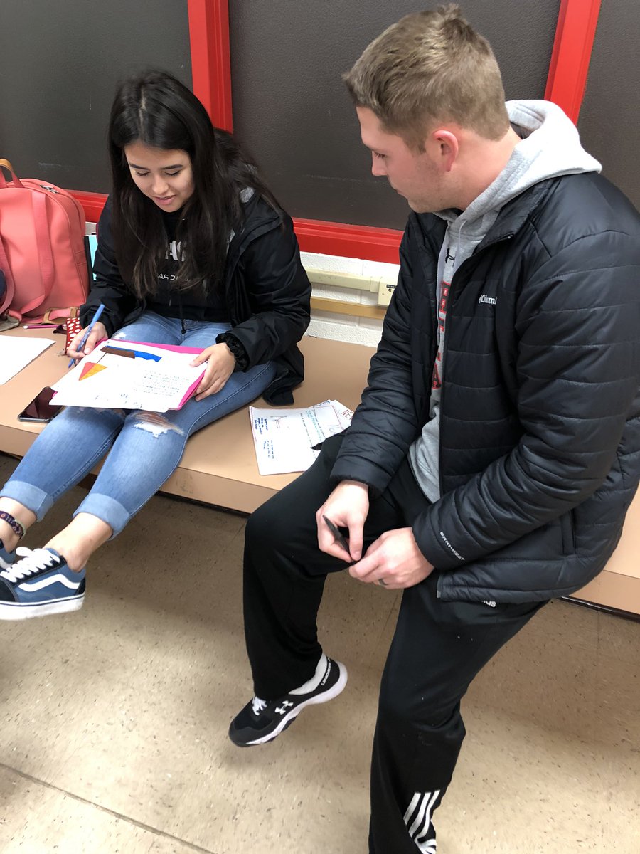 IPC students in Coach Copeland’s room <a href="/TLRedRaiders/">Tyler Legacy High School</a> work on explaining Newton’s Laws.   Having students discuss their thinking in small groups is another way to formatively assess  and provides immediate feedback.  @TisdScience