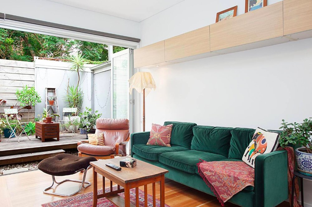 MadeComfyau's tweet image. Just listed! Perfect for couples or friends wanting to explore #Sydney, this townhouse offers valued privacy while being located conveniently within 20 minutes from the CBD and a short walk from #Redfern’s cafes and restaurants 🥘🥂☕

bit.ly/2SnhI1J

#madecomfy #airbnb
