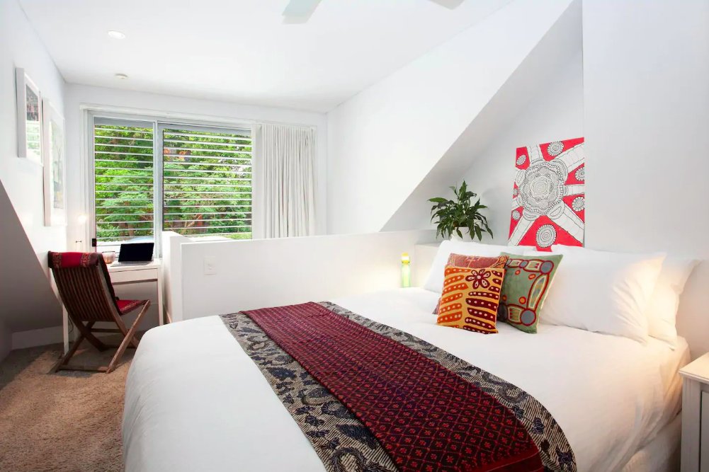 MadeComfyau's tweet image. Just listed! Perfect for couples or friends wanting to explore #Sydney, this townhouse offers valued privacy while being located conveniently within 20 minutes from the CBD and a short walk from #Redfern’s cafes and restaurants 🥘🥂☕

bit.ly/2SnhI1J

#madecomfy #airbnb