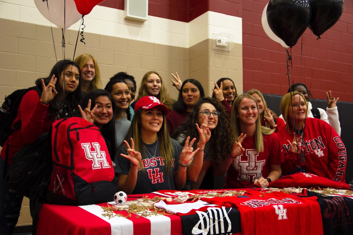 Weiss High School today hosted a #SigningDay ceremony, as our student-athletes took steps forward in their scholastic and athletic journeys. Photos: ow.ly/s5JK30qfnSM #NLI #NSD2020 <a href="/PfISDAthletics/">PfISD Athletics</a>