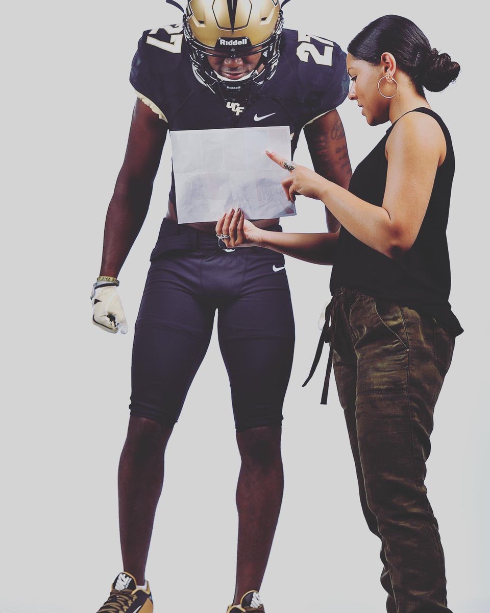 angeliajolie_'s tweet photo. National Signing Day &amp; National Women in Sports Day!

The late nights &amp; crazy days are  always worth the smiles, memories &amp; the opportunity to watch dreams become reality 🖤

https://t.co/19z0vn09ri https://t.co/Eiuk8yF1io