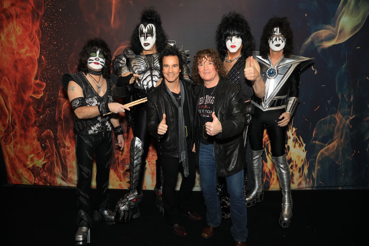 KISS n FIST ...#stevebrown #gregsmith #kiss #tokyomotorfist