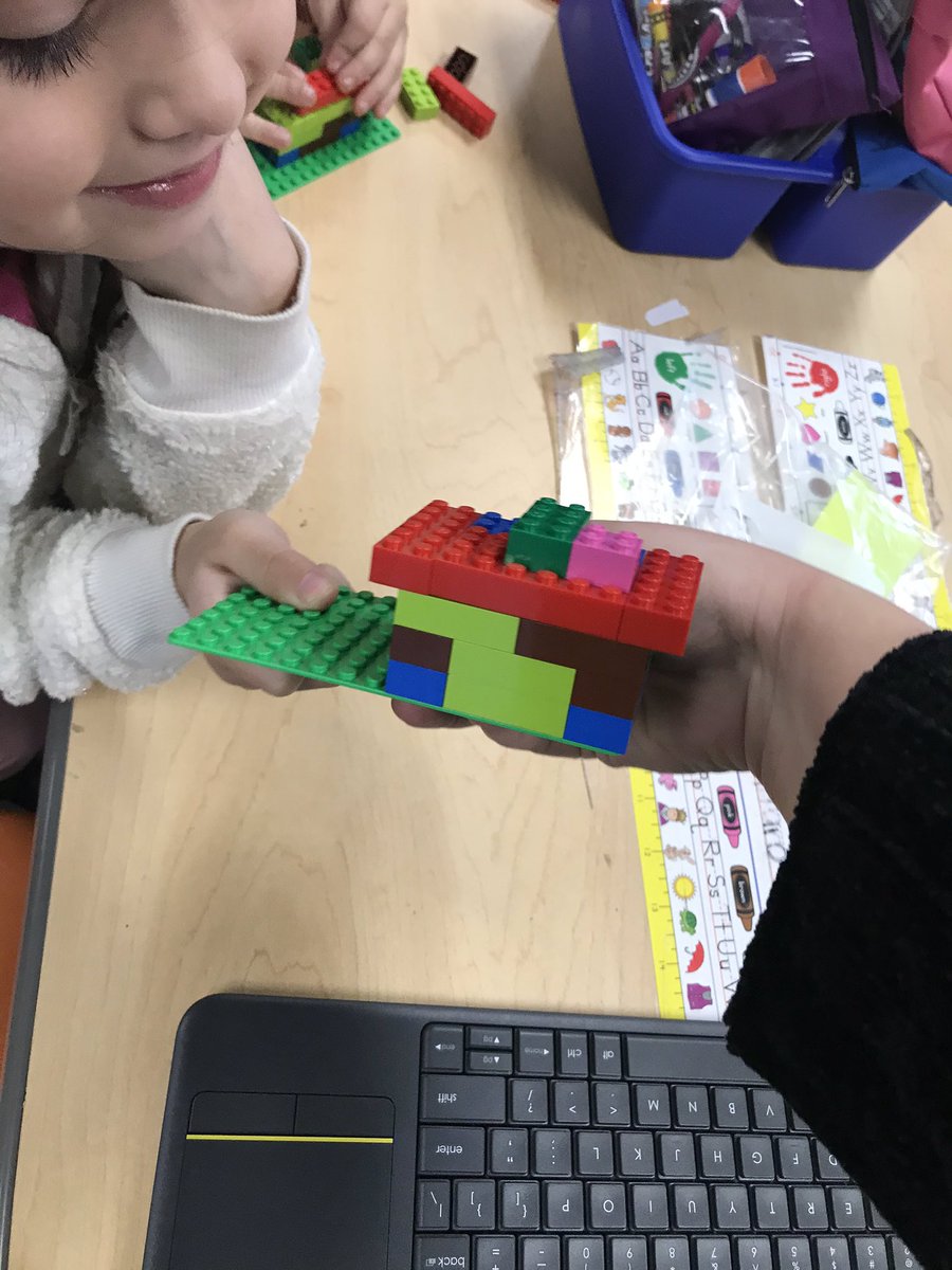 MsHill_2019's tweet image. Today, we practice building walls and overlapping for our LEGO houses! These overachievers went ahead and built roofs! #codinginkinder @Jennings_Creek