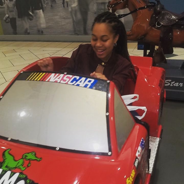 Peep, birthday girl 👀 
Happy birthday Ashley! We hope you have an awesome bday!💓❄️