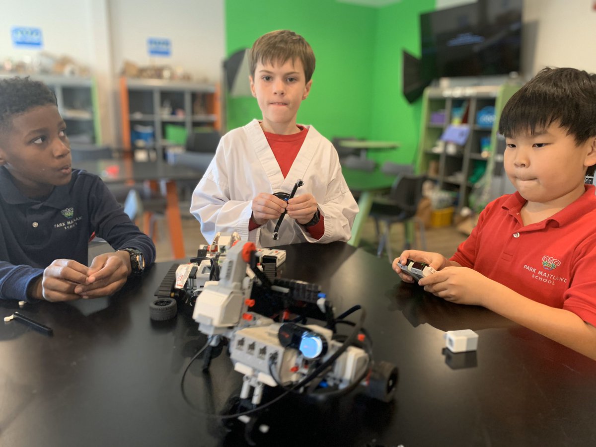 JoubertAndres's tweet image. Robot battles are always fun! Prototypes are made, parts are lost in battle, designs are changed, more battles, more changes... it’s a cycle as each robot tries to gain dominance on the way up to the top! #LegoMindstorms #BattleRobots

#LearnPM #ParkMaitland51 #ParkMaitlandSchool