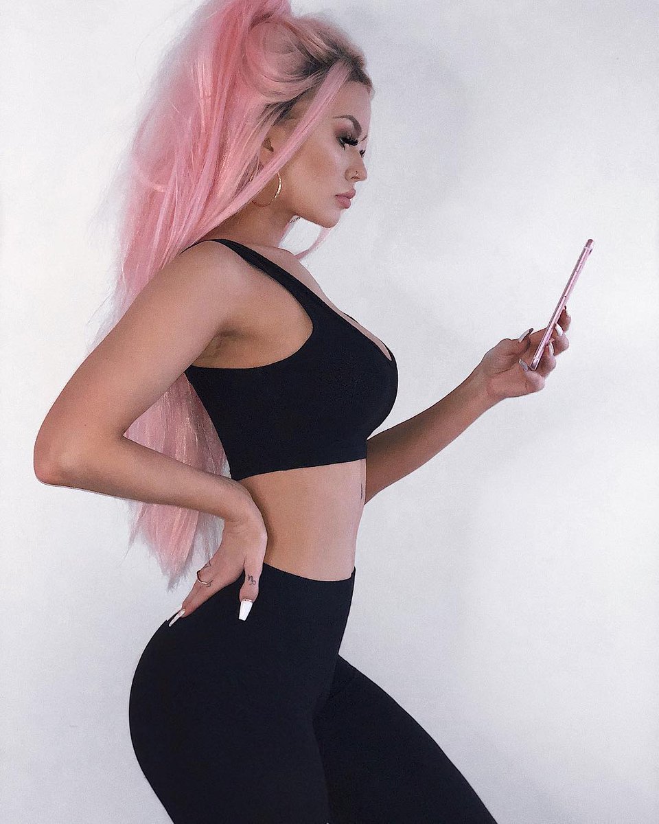 - الرسَائل الغَير مُتوقّعة ألطَف شعوُر.📨♥️
- ألف قبله لزائرة افكاري دائما...!!