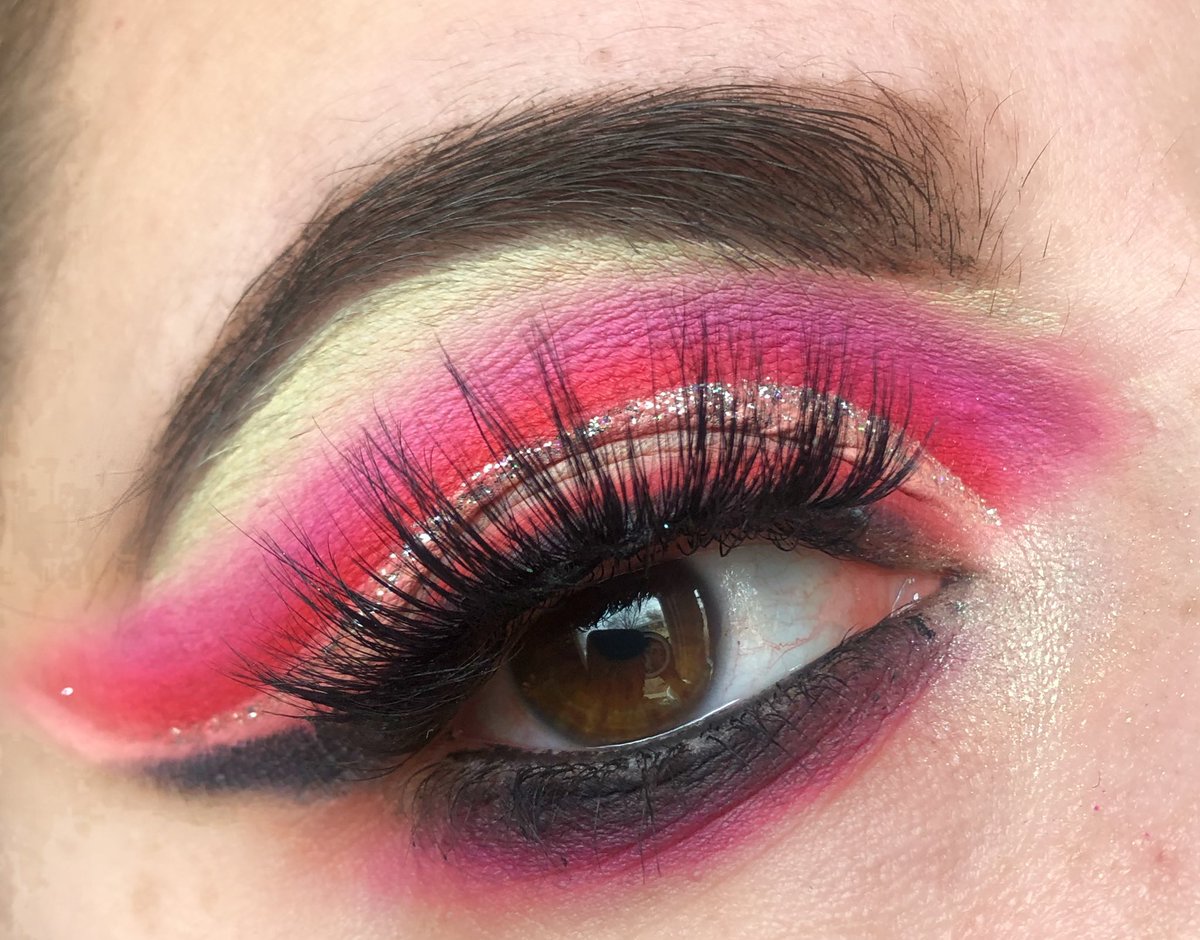looksbybrea's tweet photo. Man my last look flopped, here’s another Valentine’s Day look 🥺💖

@MorpheBrushes x @jamescharles artistry palette 
@bhcosmetics take me back to brazil palette 
@Bella_NdCo glitter liner 
@MakeupRVLTN brow wand 
@BenefitBeauty gimme brow gel https://t.co/aqz5KcysTF