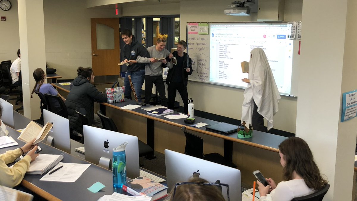 SJBearLibraries's tweet photo. Hamlet performances, book browsing, puzzle brain breaks, oh my!  We love our bustling SJHS library @sjschools! ♥️ https://t.co/HAP1cK9Xrt