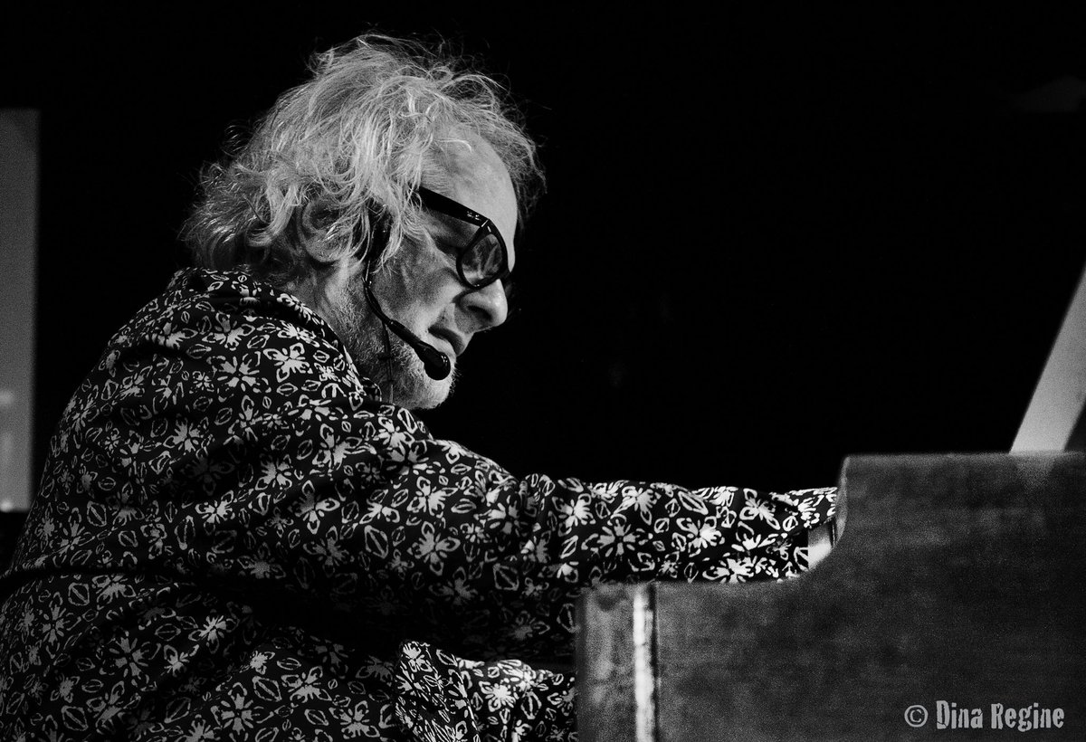 dinaregine's tweet image. HBD to this awesome talented cool cat, and huge influence on me as a youngin’ #AlKooper 🌹photo taken on his birthday a few years back at #BBKings #likearollingstone #bloodsweatandtears