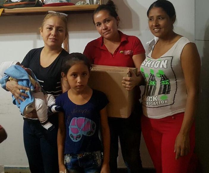 YolimarPSUV's tweet photo. Entregamos mercados para ayudar en la nutrición de las personas vulnerables del municipio #Libertador por parte del @INN_Ve @NicolasMaduro @FreddyBernal @NellyverLugo #YolimarSiTrabaja https://t.co/BkOU6k4WfF