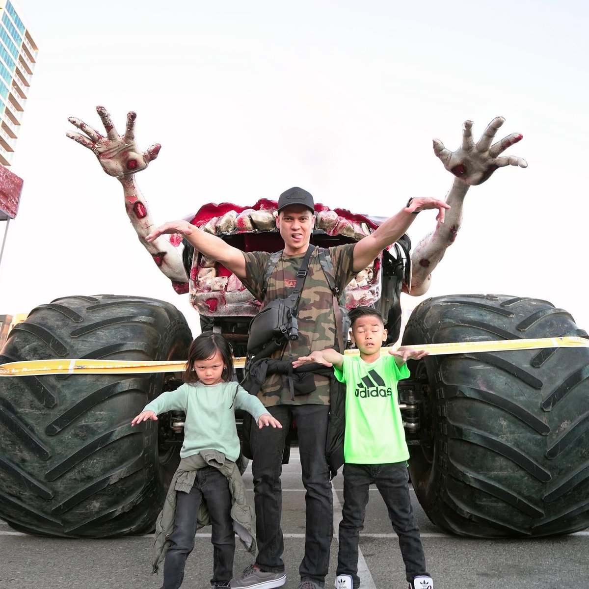 partyof4s2's tweet photo. Mood when you're missing the weekend... @MonsterJam is back at @PetcoPark in San Diego! The next show is Saturday Feb 15th. Pit Party is at 2:30pm-5:30pm and the main event starts 7:00pm! #MonsterJam https://t.co/xrHDpD4xtR