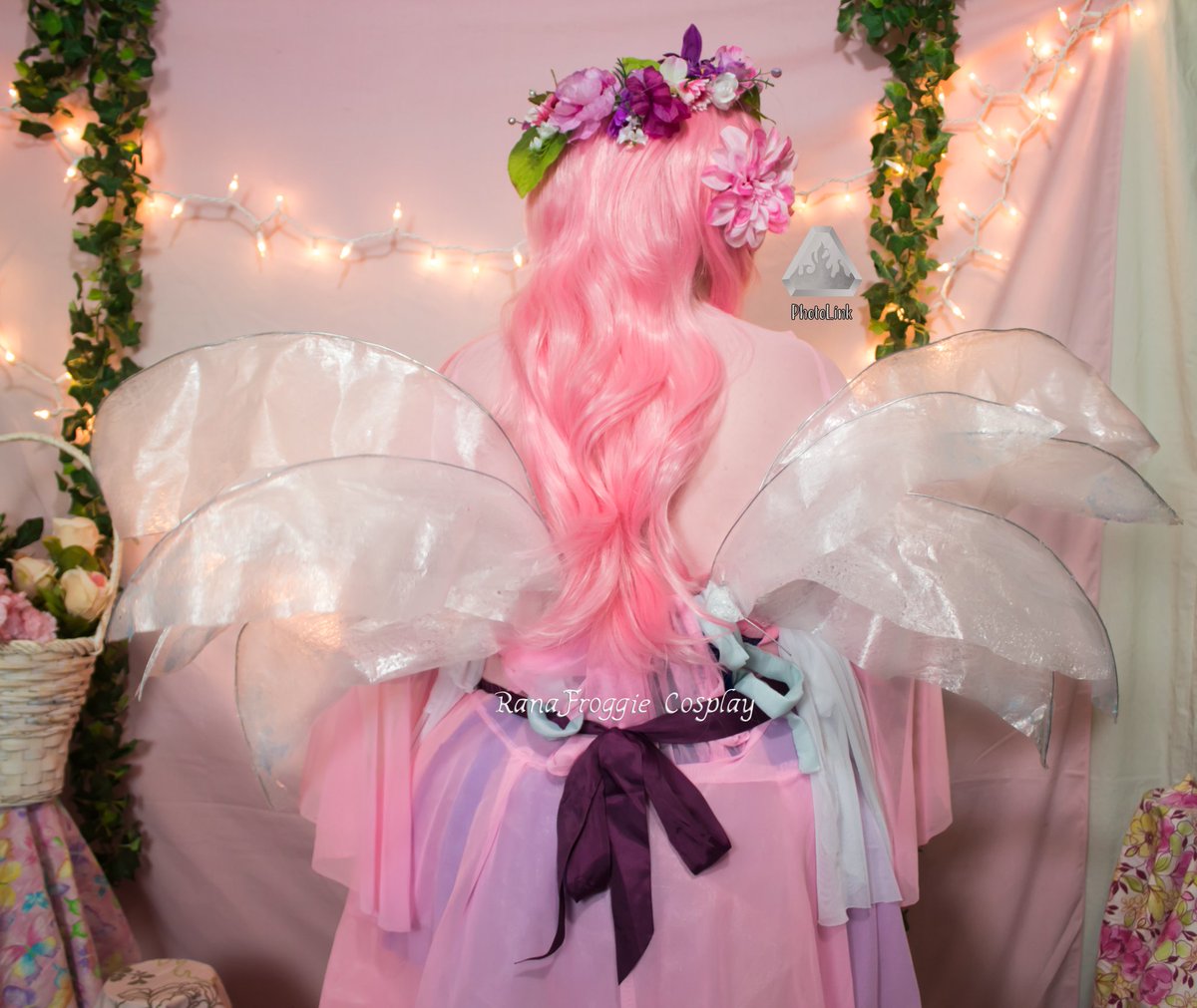 RanaFroggie's tweet photo. "Do you like my wings??"
.
I really enjoy making fairy wings x3
These ones were made for my Ice Fairy a year or so back,
.
πΈ @photolink777
.
#wingsmith #wings #fairy #fairywings #cosplay #fae #faebae #fabrication #pink https://t.co/SMPLYRrBg6