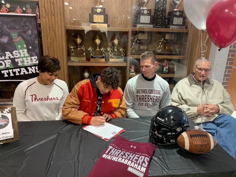 AdrianneBryshya's tweet photo. Signing day❤️ 

Congratulations @ClaflinKellen @Mtime_1  
#pantherproud https://t.co/xj3DDnibHu