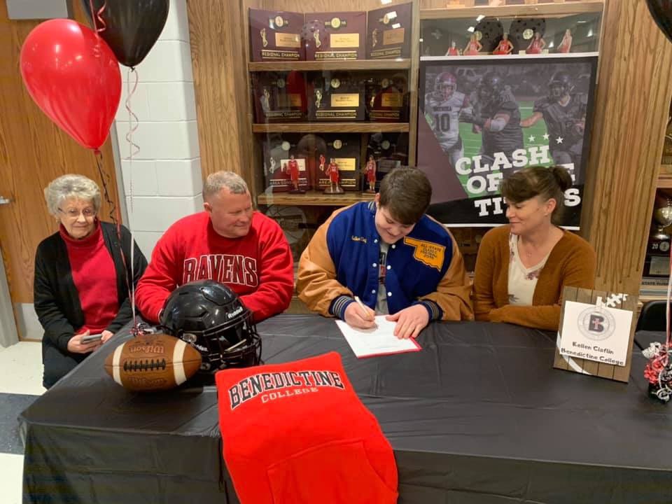 AdrianneBryshya's tweet photo. Signing day❤️ 

Congratulations @ClaflinKellen @Mtime_1  
#pantherproud https://t.co/xj3DDnibHu