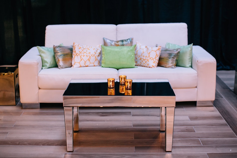 Did you know we have Pillows? We carry square and rectangle accent pillows in a wide array of our linen fabrics!

#accentpillow #creativecoverings