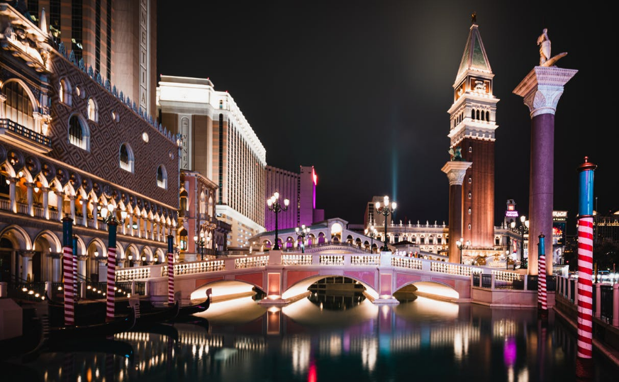 Best_Resources_'s tweet image. AUTHOR: Sides Imagery
CONTACT: pexels.com/photo/an-archi…
FREE DOWNLOAD: 

#Freestock #Stock #lightreflections #citylights #architecturaldesign #lights #landmark #landscape #downtown #hotel #photo #photography #digitalart #pexels