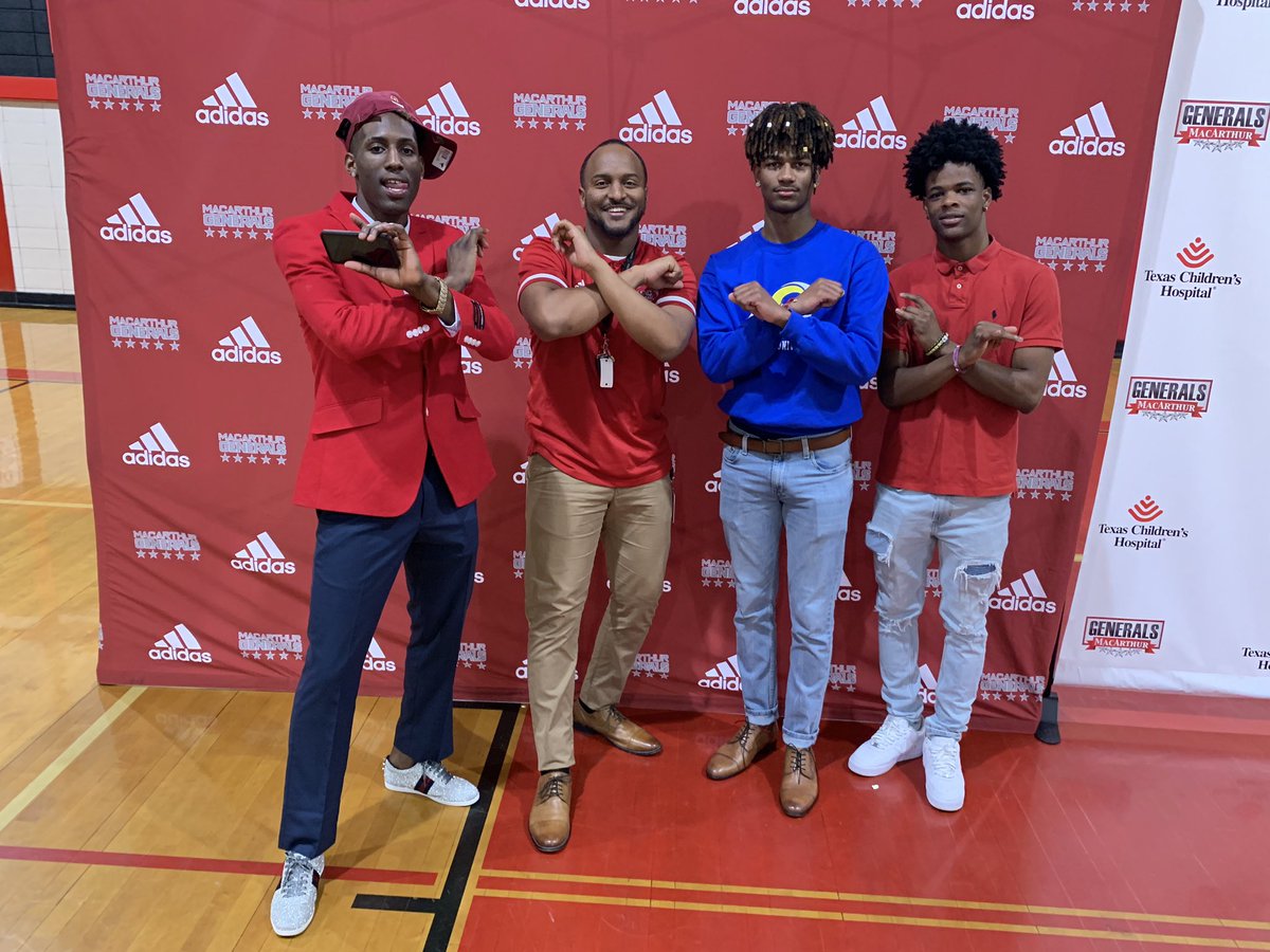 Coach_Chilo's tweet image. My little brothers signing today to continue their educational and athletic careers !!! Proud Coach!! #redtails #DBU #BLOCKONLOCK 🔒🖤