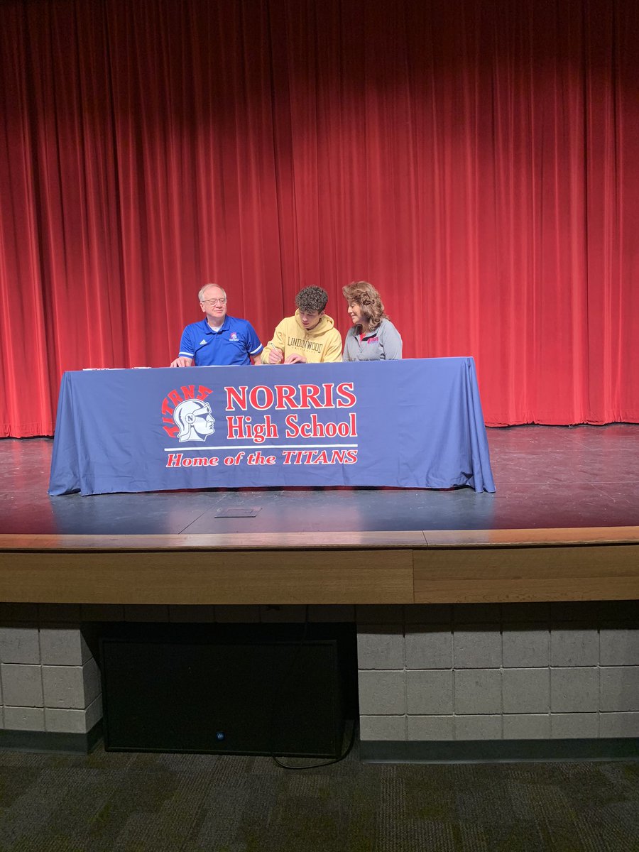 prettymuchdenis's tweet photo. God has blessed me over the years with so much support from my school, friends, and family and I can’t thank them enough. Thank you to everyone who came to my signing this morning. I’m excited to be a Lion but I’m forever a Titan!! #rolltitans 🦁#BOC https://t.co/goQvjT6rov