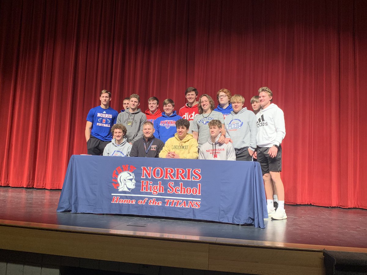 prettymuchdenis's tweet photo. God has blessed me over the years with so much support from my school, friends, and family and I can’t thank them enough. Thank you to everyone who came to my signing this morning. I’m excited to be a Lion but I’m forever a Titan!! #rolltitans 🦁#BOC https://t.co/goQvjT6rov