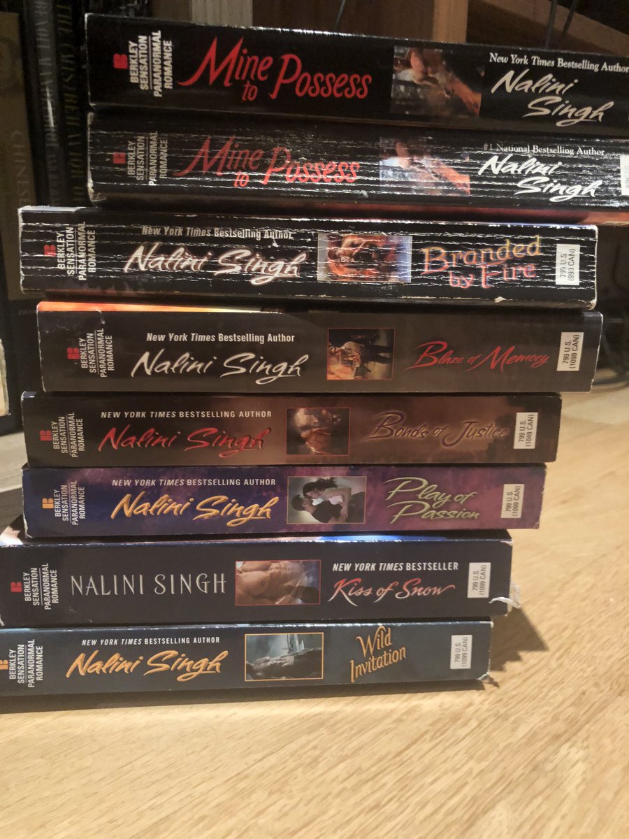 rivetingtherose's tweet photo. @NaliniSingh @BerkleyRomance Москва!! I ❤️ this cover almost as much as I ❤️ this series (see e.g.... https://t.co/Pfh1rowv9A
