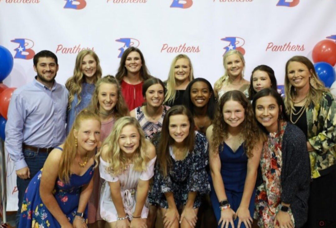 mjledkins's tweet photo. “Take ur victories. Whatever they may be. Cherish them, use them, but don’t settle for the.” - Mia Hamm 

Happy #NWGSD to some of my fav young ladies in the world of sports! https://t.co/mDU1lTnqtx