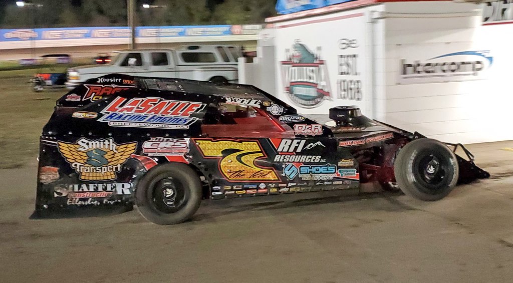 DIRTcarRacing's tweet photo. #FLinFeb 🐊 (We-2/5) @DIRTcar_Racing UMP Modifieds Heat 6 Winner: 7 Drake Troutman 

Stephen Pedulla &amp; Todd Sherman will also earn their way into tonight's main event https://t.co/6ZxHM237xe