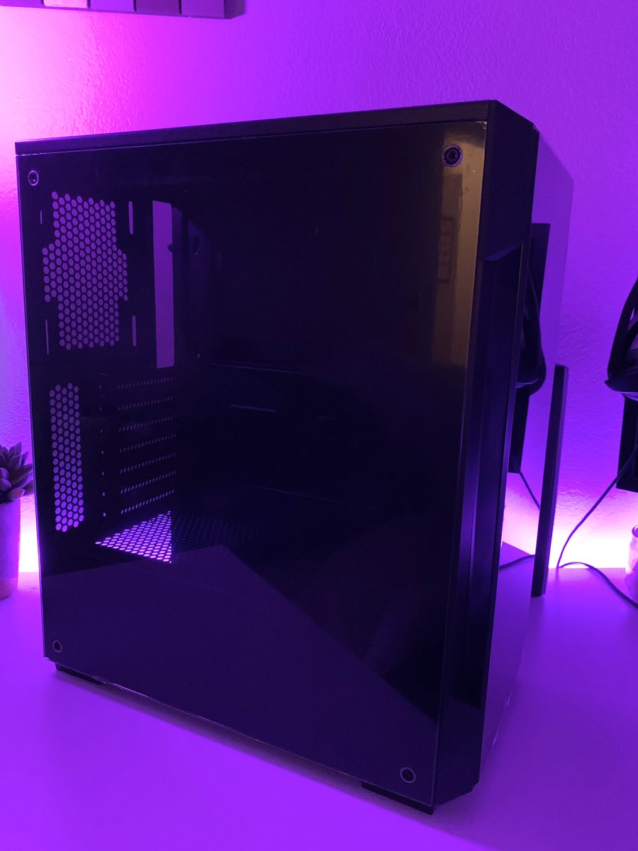 SouthlandAshley's tweet photo. Wow! Extremely impressed @CORSAIR I ordered this yesterday morning/afternoon. Got it this evening. 🔥👏🏻 I cant wait to put this baby together!! #corsair #220T #midtowercase https://t.co/tIemPE7Fro