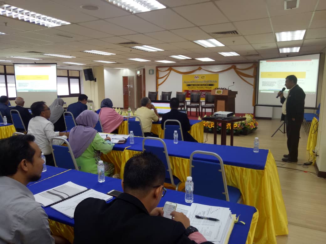 BPP2CKP's tweet photo. Pembentangan Ketua Bahagian @wmohammad69 BPP2, CKP di Mesy. Pelaksanaan Projek KPM RMK II RP 4 2020 di JKR Terengganu. https://t.co/ipYCCuDoys
