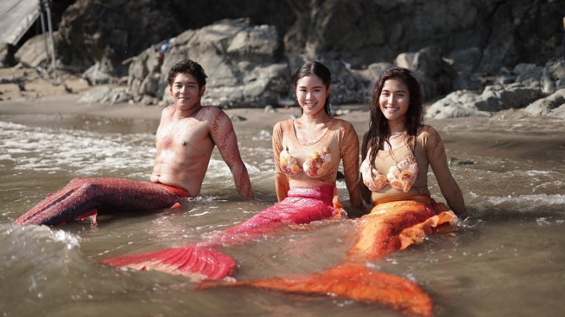 kapusoPR's tweet photo. LOOK: Kisses Delavin is set to appear on first her Kapuso project via #DaigKayoNgLolaKo!
She will join Sanya Lopez, Jeric Gonzales, and Gil Cuerva in the magical underwater adventure titled “Mermaid for Each Other.” Abangan ‘yan ngayong Linggo ng gabi, mga Kapuso! ✨ https://t.co/fW1aPwUCk2