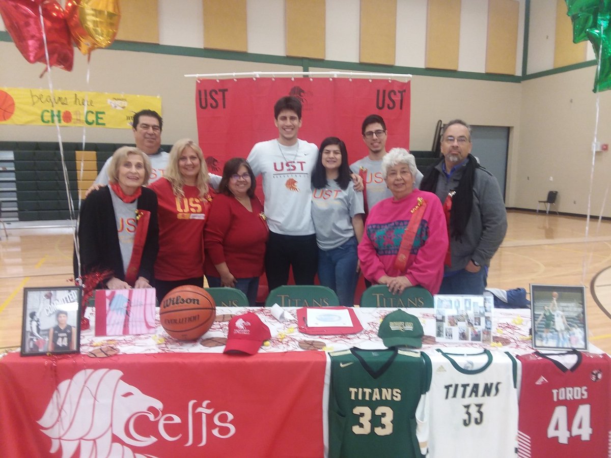 DeannaV02723411's tweet image. Isaiah Valdez 2020 of Southwest Legacy Highschool @Isaiahvaldez33 Signs with @USTceltsMBB The University of St. Thomas Houston @RcsSports @HDToros @AlamoCityHoops1 @PWP_Sports  @lverstuyft @TexasHoopsGASO @TexasTop100 @UST_Medina